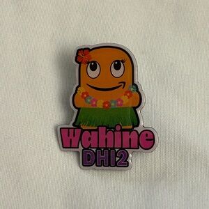 Amazon Hawaii’s Wahine (Woman in Hawaiian) DHi2 Pin🩷💚Limited Edition